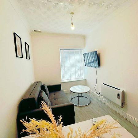 Modern & Stylish 1 Bedroom Flat In Bridgend Town Exteriér fotografie