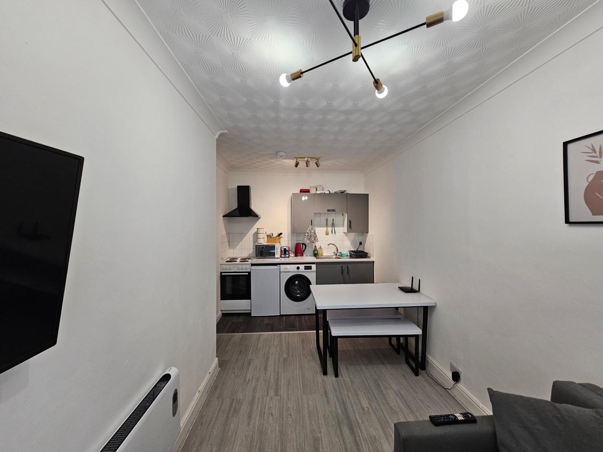 Modern & Stylish 1 Bedroom Flat In Bridgend Town Exteriér fotografie