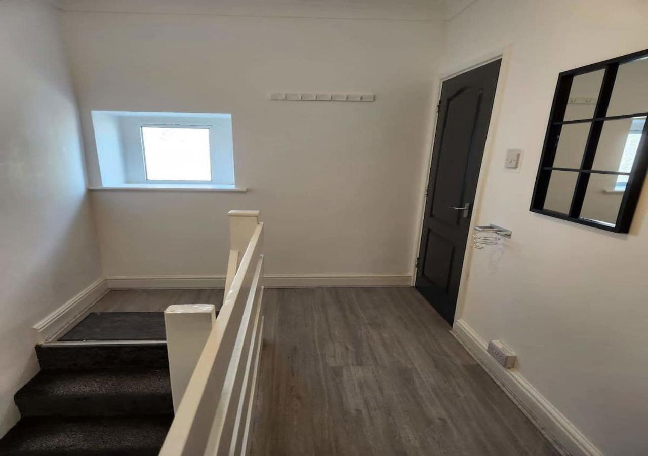 Modern & Stylish 1 Bedroom Flat In Bridgend Town Exteriér fotografie