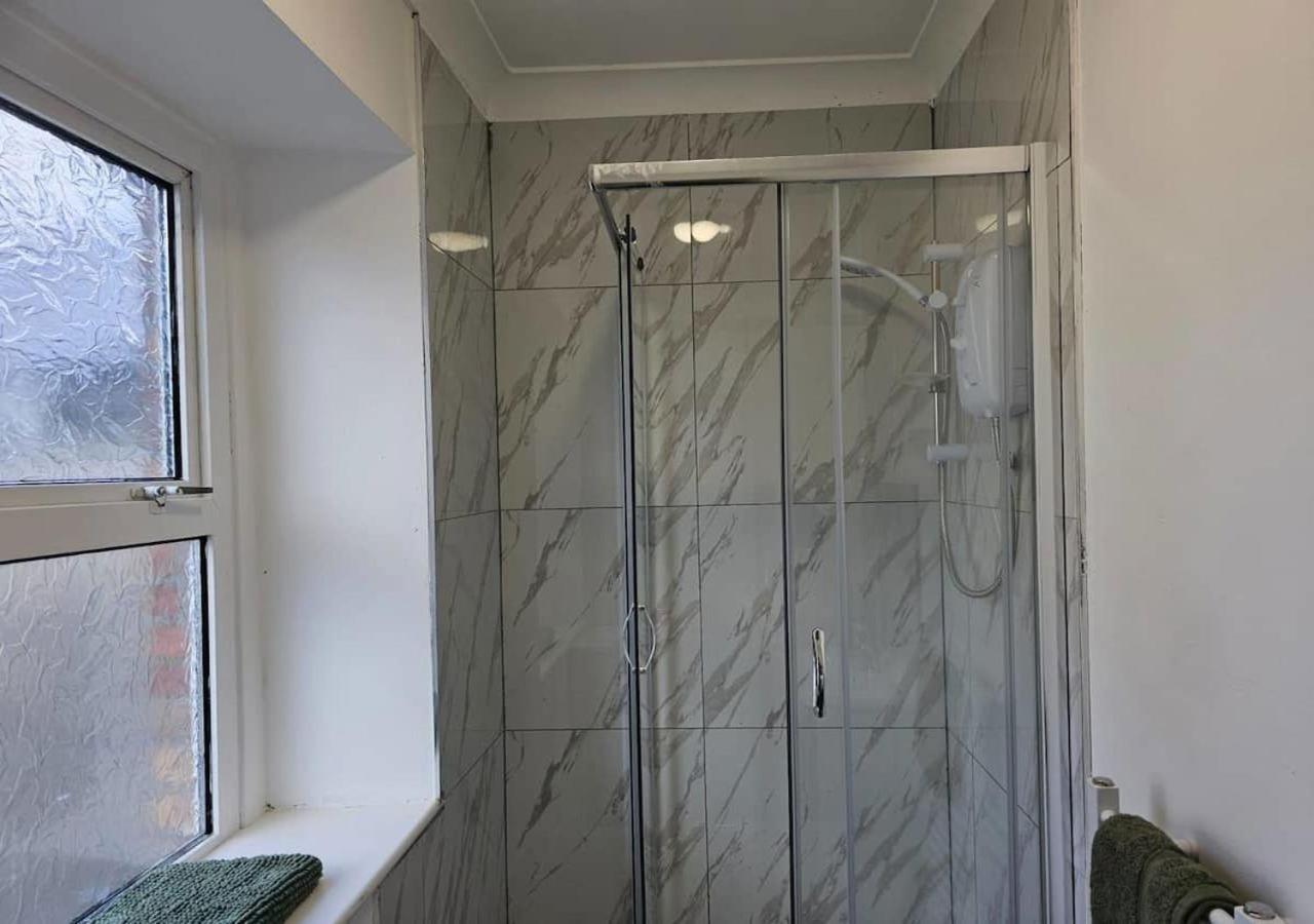 Modern & Stylish 1 Bedroom Flat In Bridgend Town Exteriér fotografie